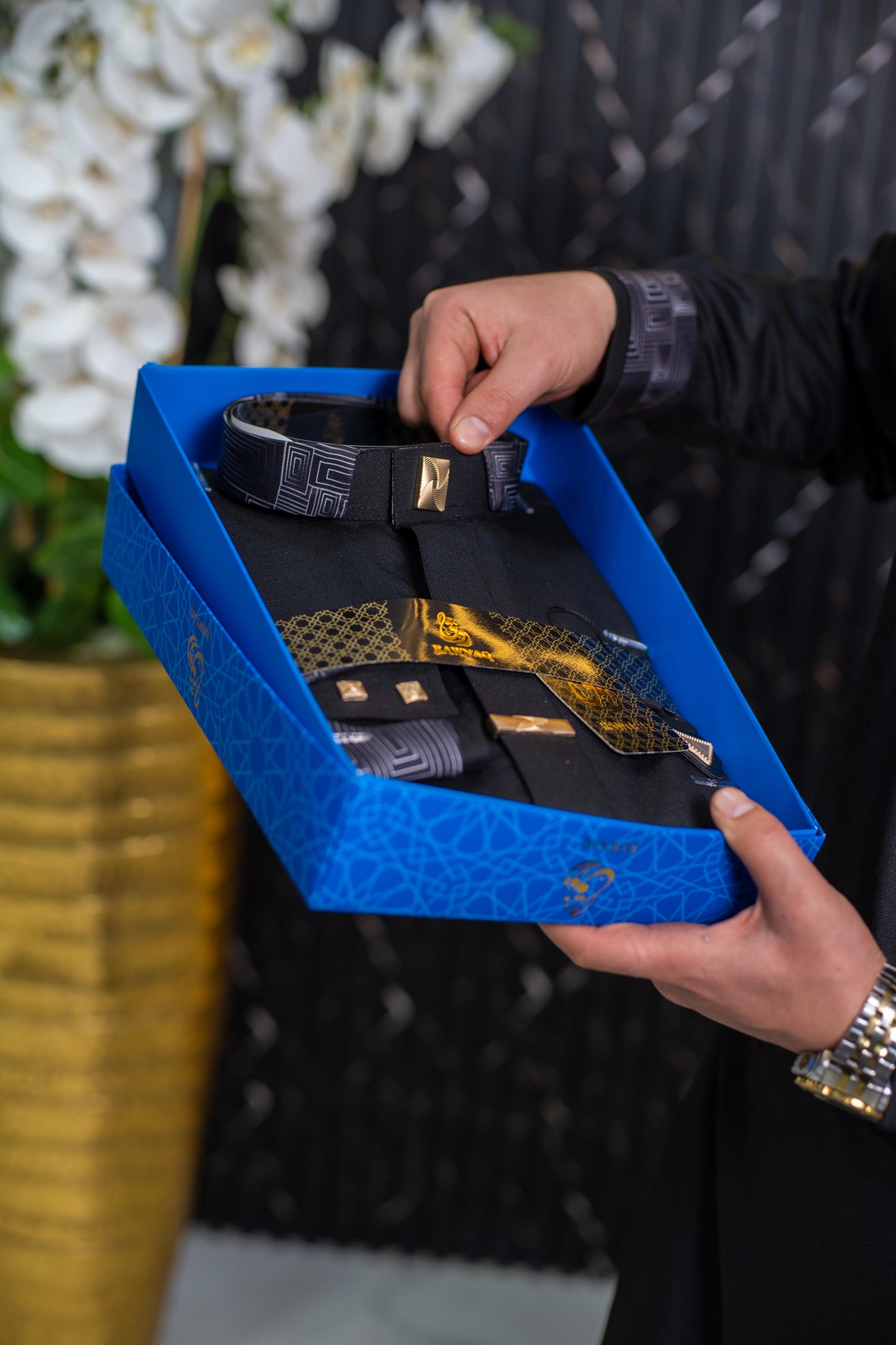 قميص الرونق الاسود الفاخر