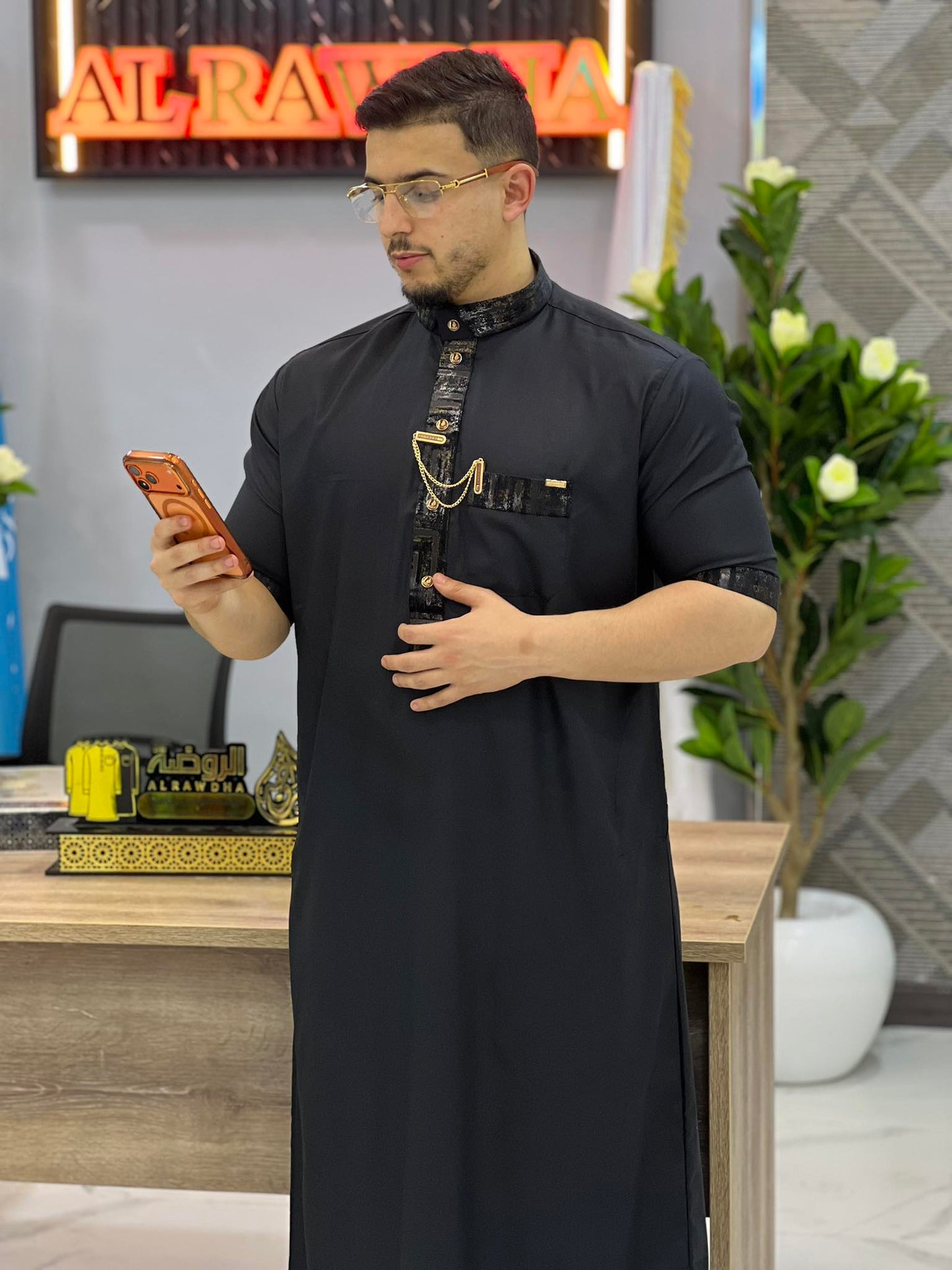 قميص الروضة اسود قطيفة