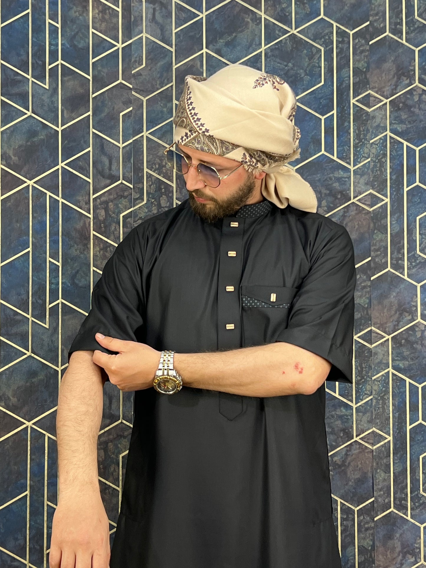 🖤 قميص الرونق الأسود الفخم – أناقة لا تضاهى!