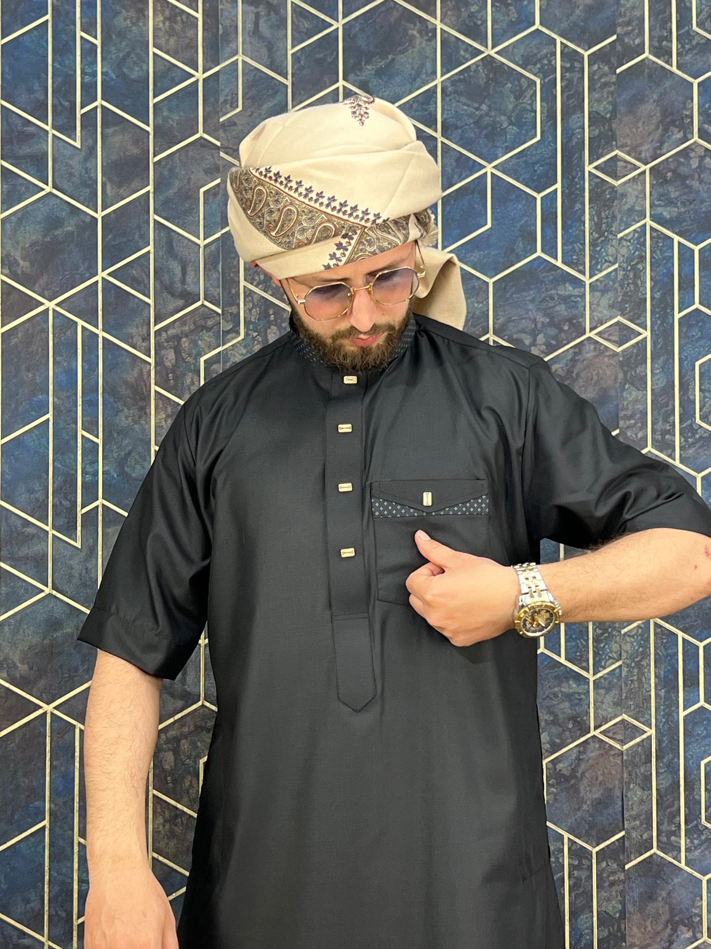 🖤 قميص الرونق الأسود الفخم – أناقة لا تضاهى!